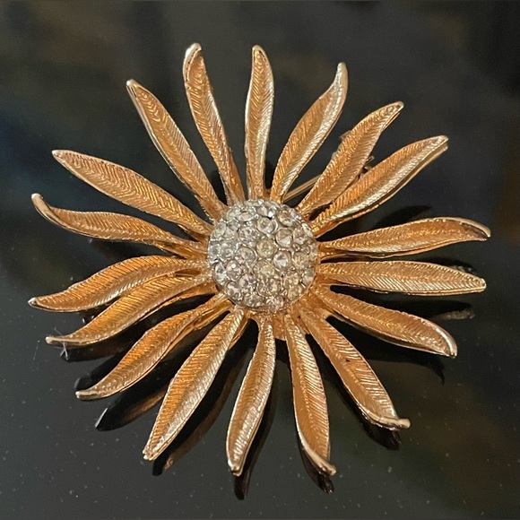 3 for $30 Vintage Floral Design Gold Tone Brooch Pin with Sparkling Crystals - Picture 3 of 7